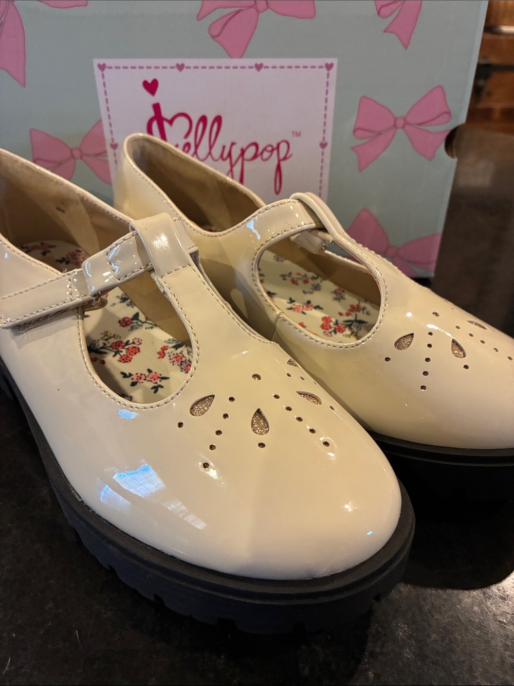 NEW Jellypop' Cream Patent Mary Jane Shoes Sz 4